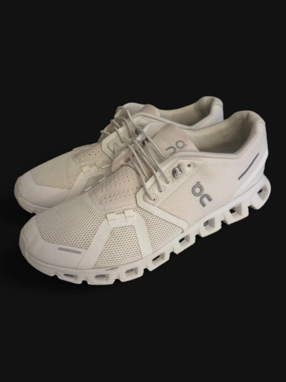 On Running Cloud White Women’s 9 Swiss Engineering  Walking Work Comfort Shoes